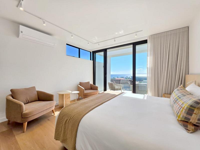 5 Bedroom Property for Sale in Green Point Western Cape